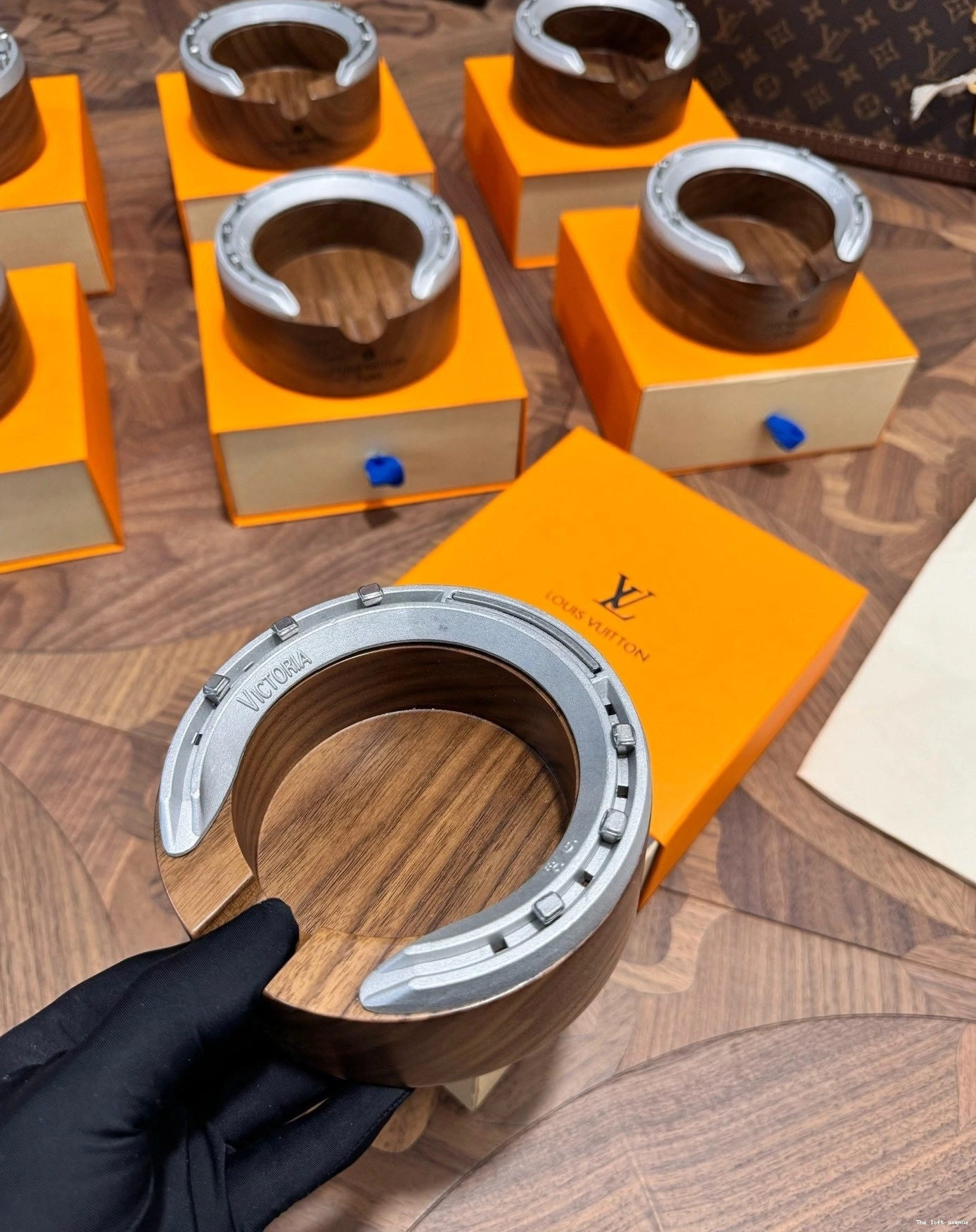 LV CUSTOM ASHTRAY HORSESHOE 0731